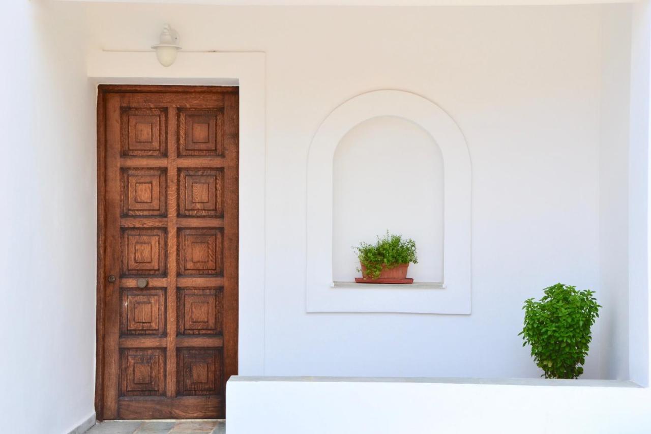 Beach House Set In A Beautiful Bay Karystos  Exterior photo