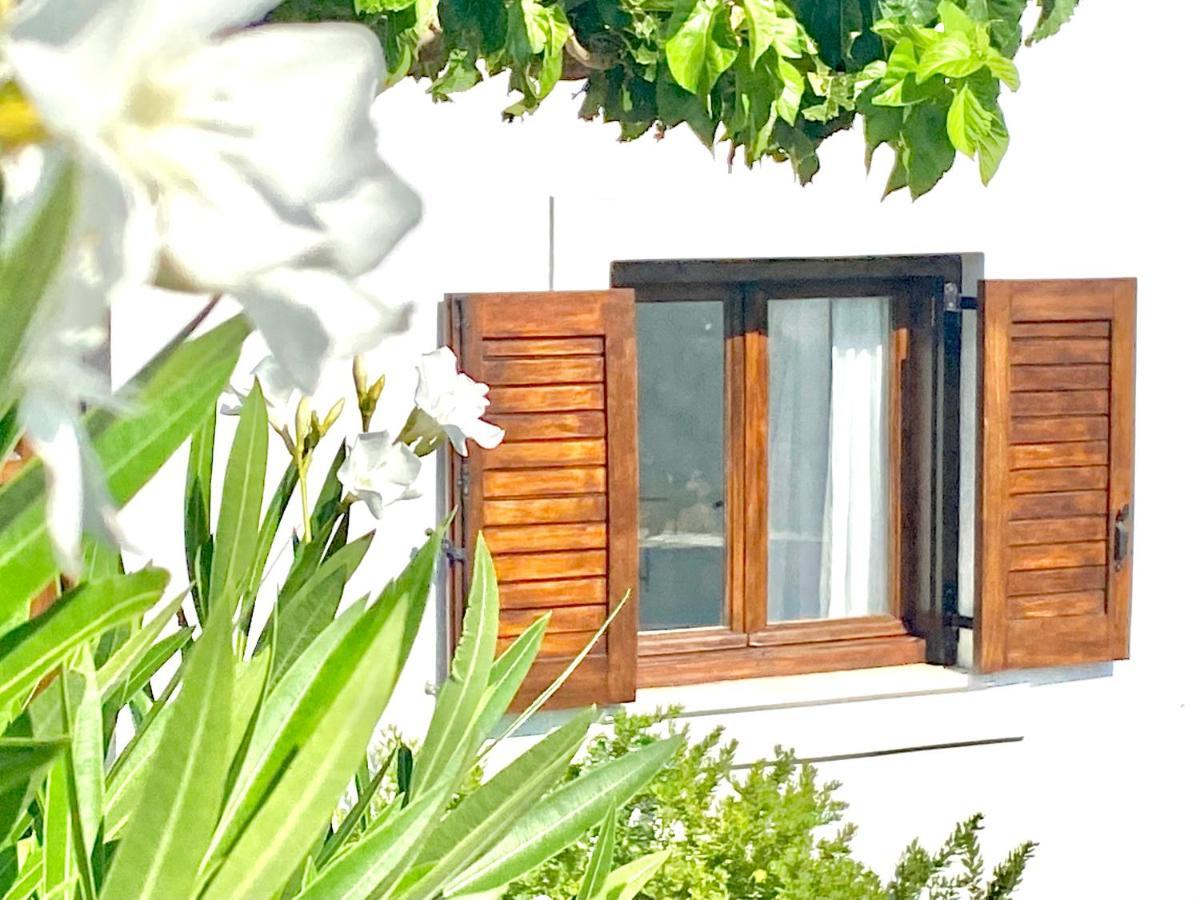 Beach House Set In A Beautiful Bay Karystos  Exterior photo