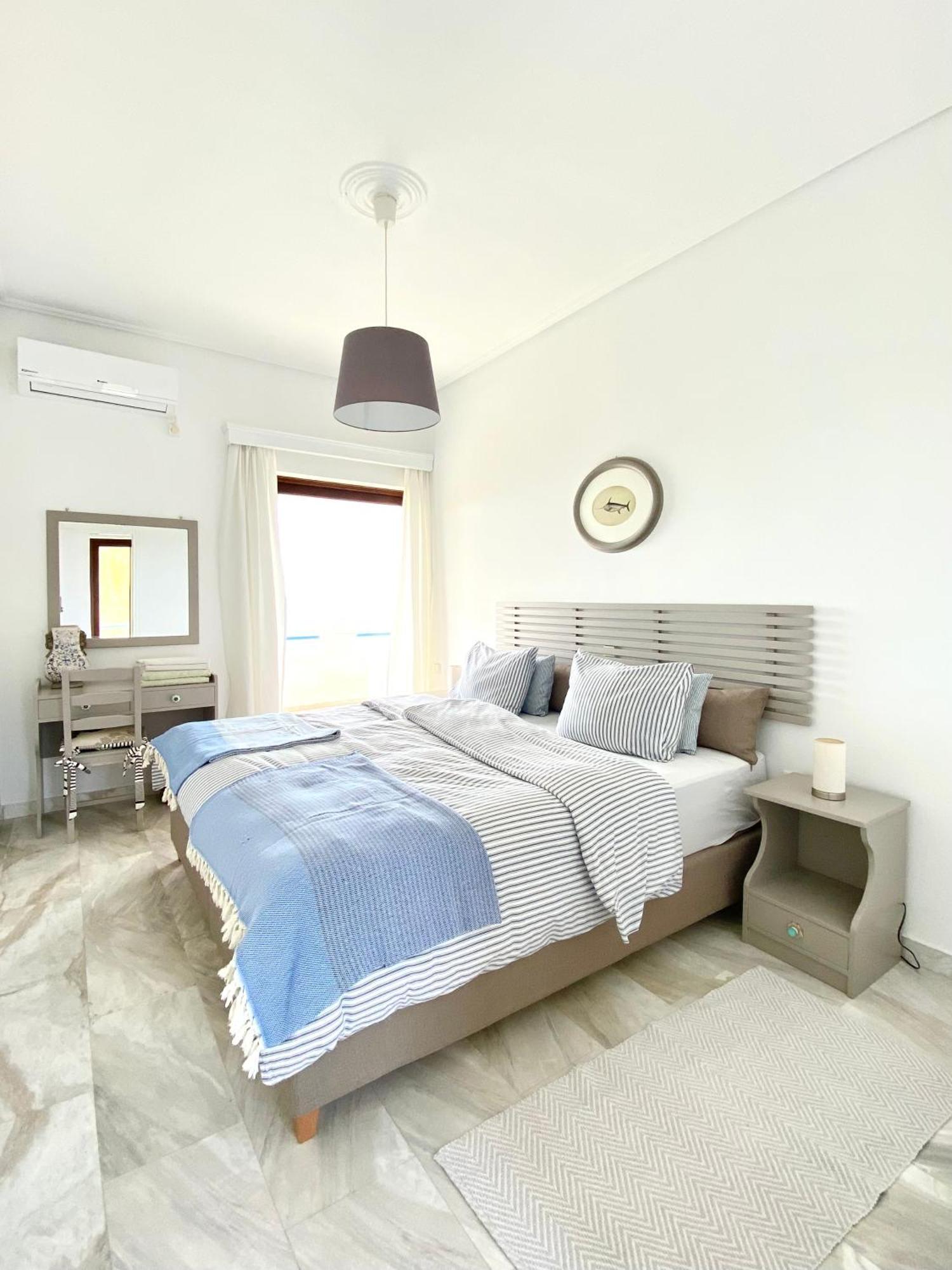 Beach House Set In A Beautiful Bay Karystos  Exterior photo